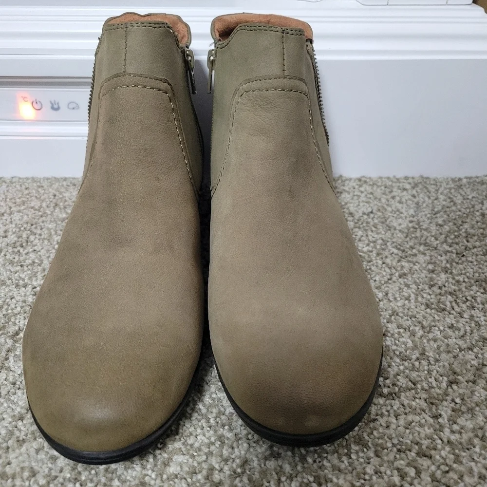 Cobb Hill Boots Womens Green And Brown Ankle Bootie Side Zip, Size 9.5